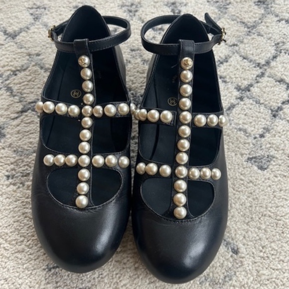 CHANEL Shoes - CHANEL Black Leather Flats, Sz 35C